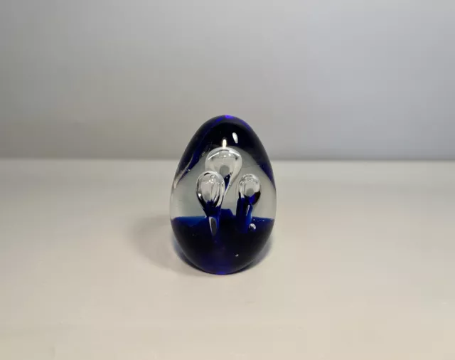 Paperweight | Briefbeschwerer Glas Ei mit Luftblasen Kobaltblau | Vintage #B