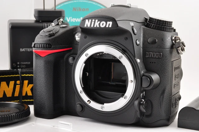 NIKON D7000 Digital SLR Camera 990 shots body Only