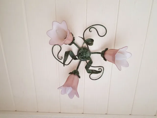 Deckenlampe rosa Glaskelche Lilien Blüten, grünes Gestell  Schwertlilienknospen