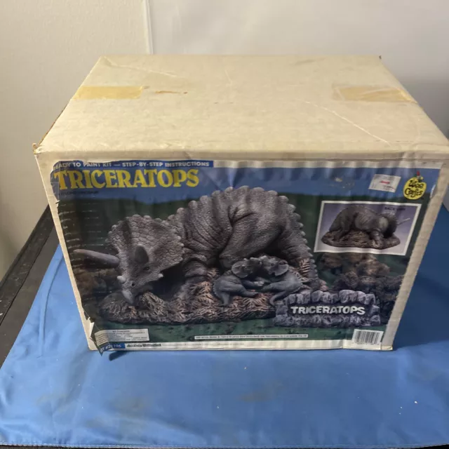 Kit de dinosaurio listo para pintar Wee Crafts Accents Ilimitado Triceratops #21196 nuevo