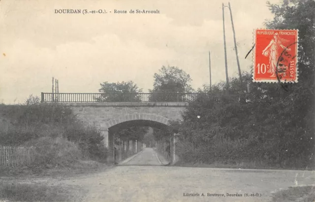 CPA 91 DOURDAN ROUTE DE SAINT ARNOULT (cliché pas courant