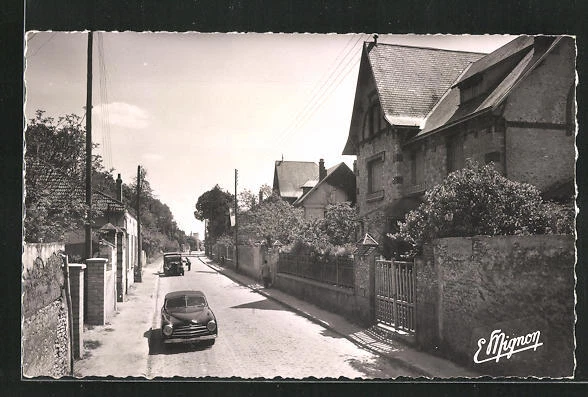 CPA Angerville, La Rue de la Gare