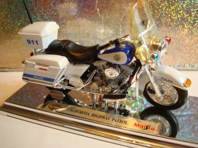 Harley-Davidson California Autoroute Patrouille (Police) - 1:18 Maisto