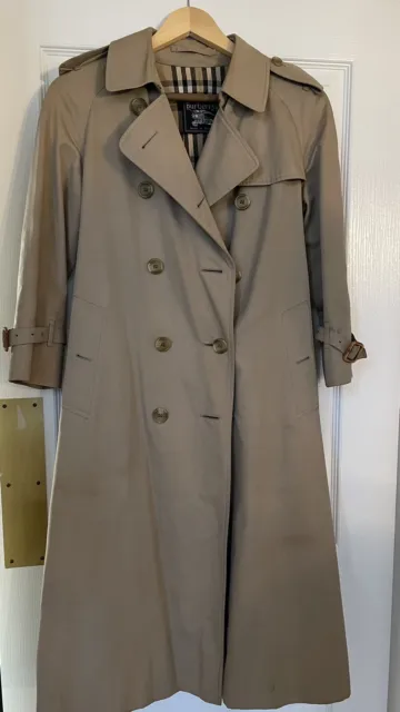 BEAUTIFUL Vintage Women Burberry TRENCH coat