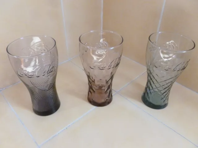 3 VERRES DIFFERENTS COULEUR VARIEE COCA-COLA Soda Verre forme TULIPE  ETAT NEUF