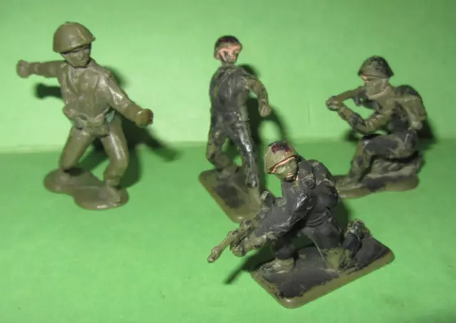 VINTAGE 1960s CRESCENT TOYS x4 WWII BRITISH INFANTRY SOLDIERS K3 K4 K28 K29