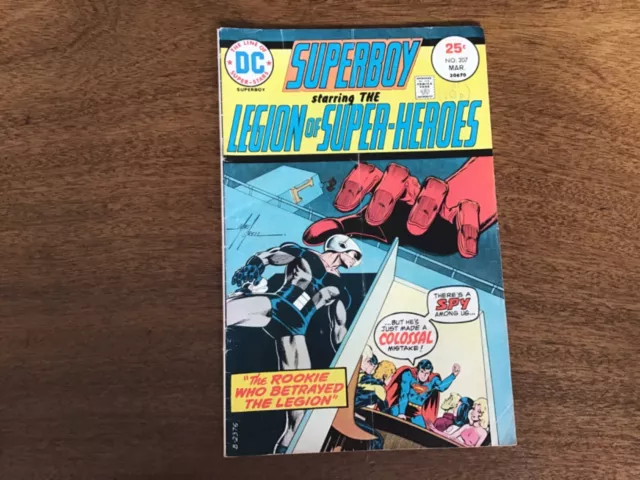 DC comics 1975 Superboy  Starring the Legion of superheroes issue 207 =======