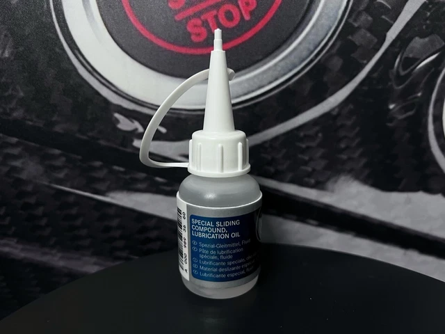 NEW GENUINE MERCEDES-BENZ Folding/Sliding Roof Mold Lubricant 30ml  A0009893660 64.42 - PicClick UK