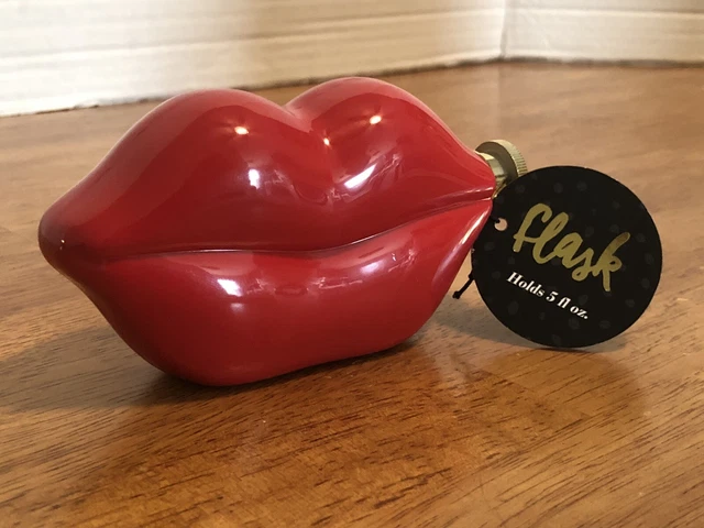 New NPW London RED LIPS Stainless Steel 5oz Pocket Flask Kiss with Tag