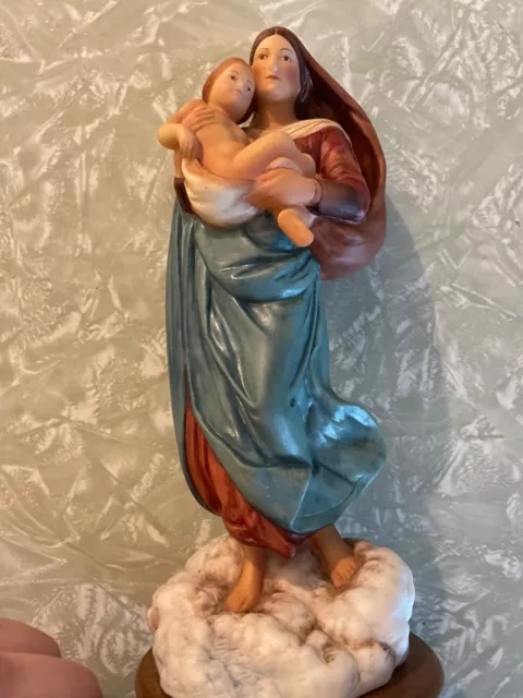 statuette religieuse Vierge Marie et Jesus. sur socle en bois.Hauteur totale 24