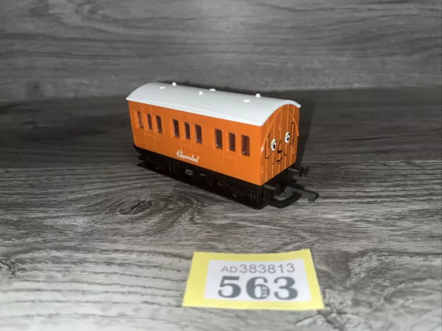 Hornby R112 OO Spurweite Klarabel Coach - Thomas Panzermotor und Freunde