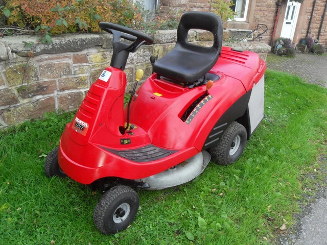 HONDA HF 1211 H Hydrostatic Ride on lawnmower 11Hp Engine Mower 28 - Main Image