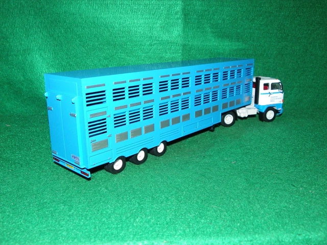 IXOMODELS - Camion Volvo F89 4x2 Avec Semi-remorque Caisse Rigide 1 Essieu 1/43