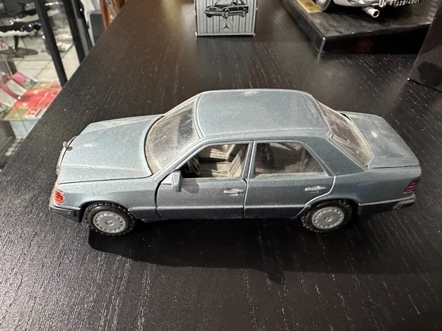 Modèle Réduit Mercedes CLA Coupé 2025 Gris Alpin - Échelle 1:18 NZG - Métal Avec 6 Ouvertures - Neuf