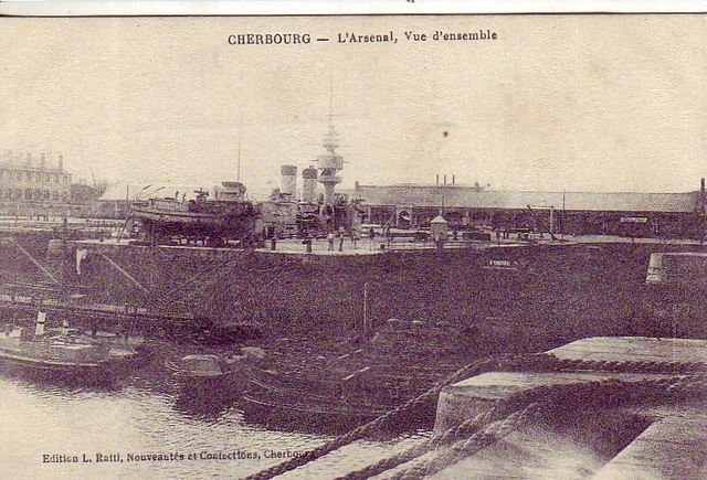 50/CPA 1900 - Cherbourg - Le Port Militaire et l'Arsenal - Direction d'Artiller EUR 1,50