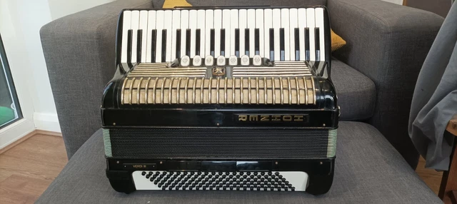 HOHNER VERDI III Accordion 120 bass with soft case 600.00