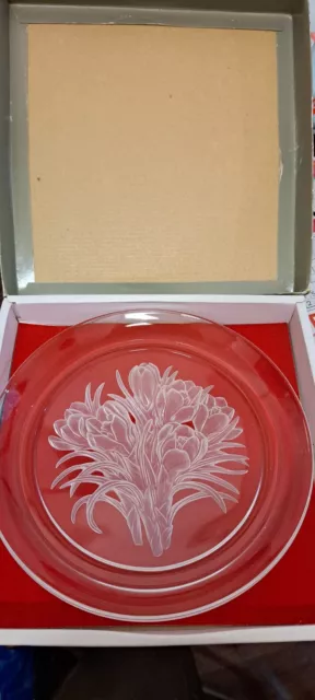 with Box Hoya Crystal Glass Plate Tulip Flower Month Signed T. Yamamoto box