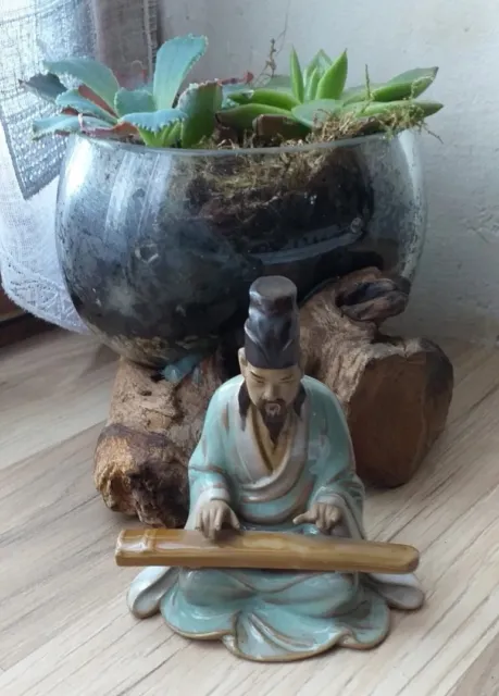 Statuette Asiatique avec son guzheng