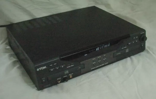 TDK DA-3826 4x Digital Dual CD player/CD Recorder For Parts Or Repair