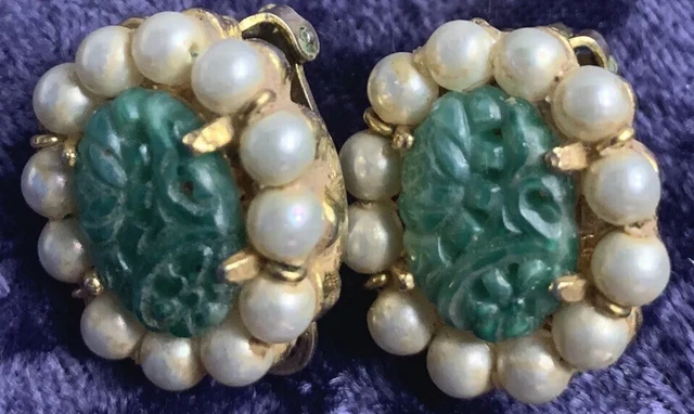 Vtg Marvella Chinese Faux Jade Green Carved Molded Peking Glass Clip On Earrings