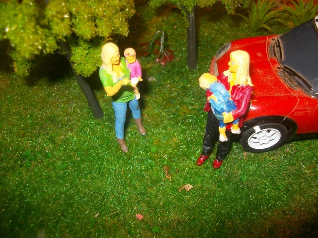 Figurines 1/32 Compatibles SCALEXTRIC CARRERA - 2 Femmes Avec Bébés - Neuf - Pour Circuits De Voitures Miniatures