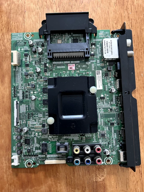 Carte Mère Hisense H49N6600 (RSAG7.820.6715) Avec Wi-Fi, Télécommande Et Câbles – Pour Pièces