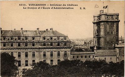 CPA AK VINCENNES - Intérieur du Chateau - Le Donjon et l'École (519500)