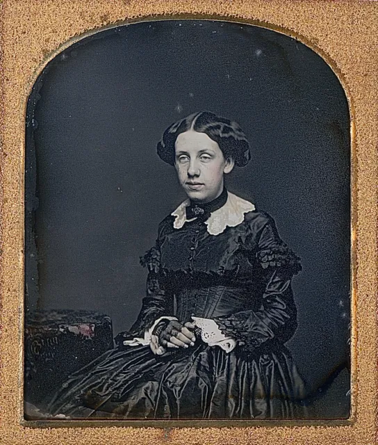 Identified Young Woman Lace Gloves Looking Away 1/6 Plate Daguerreotype K686