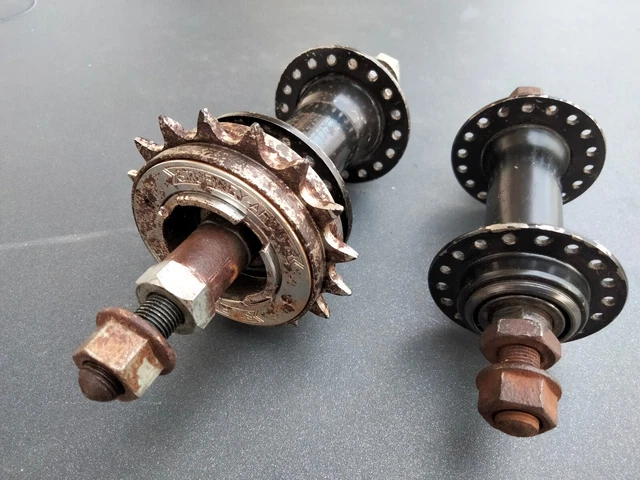 Paire De Moyeux De Roue Anciens – Sturmey Archer – Pour Vélo Course / BMX – Noir