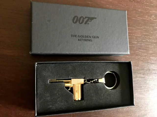 JAMES BOND 007 The Man With The Golden Gun Keyring Roger Moore