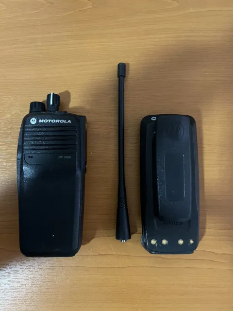 Motorola DP3400 UHF 403-470MHz DMR Digital, battery, beltclip & antenna