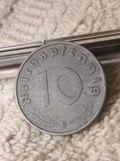 Vintage 1940 B  ,  WW2 German 10 Reichspfennig , Heavily Circulated With Flaws