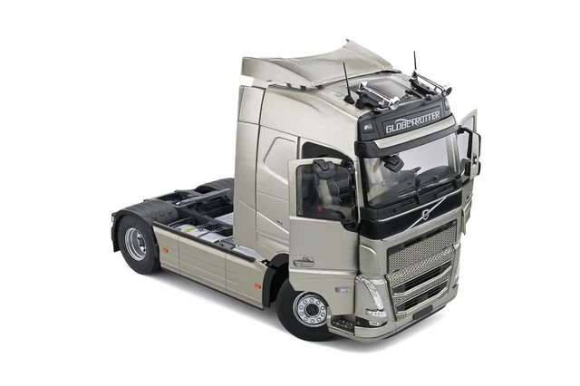 1:24 Solido Volvo Fh Globetrotter XL - Nordic Lumière - 2021 Ref: S2400101