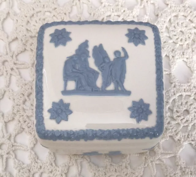 Wedgwood Trinket Box Etruria Barlaston Queen’s Ware Embossed England White/Blue