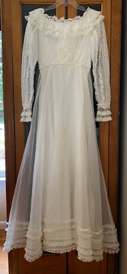Vintage Wedding Gown Dress Sm Off Shoulder Simple w/ Gorgeous Lace Details
