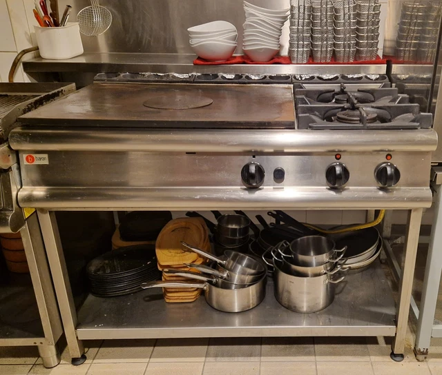 piano cuisine professionnel Baron  avec sa table en inox 120x70cm hauteur 90cm