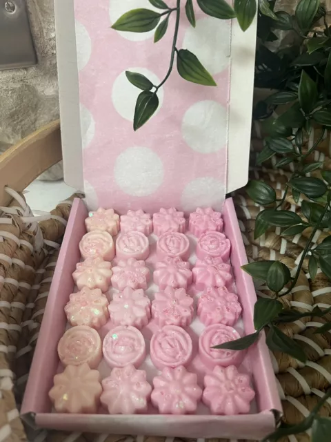 Luxury Wax Melt Gift Box Pink Perfume 24 Melts In 4 Scents Include Snow Fairy