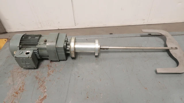 Sew Eurodrive RF 17 DM71K4 Motor with Mixer 1300/30 RPM 220/300 V T151699