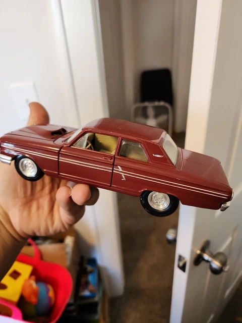 1964 Ford  Fairlane Thunderbolt - 1/24 Maisto  Special Edition Diecast Model