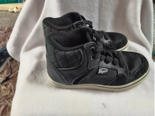 USED BOYS ORIGINAL pinguins cargon trainers Shoes UK Size 10.5