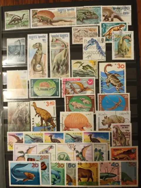 Lot de 41 Timbres Thématique "Dinosaures - Préhistoire" (THE 41)