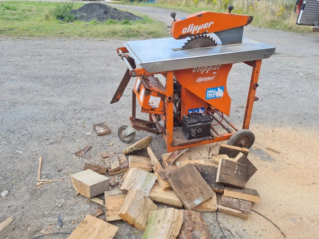 CLIPPER SAW BENCH WITH ELECTRIC START LISTER PETTER DIESEL ENGINE ...