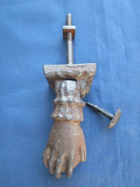Heurtoir marteau porte d'entrée Main boule bague rosace fonte ancien Ht 10,5 cm