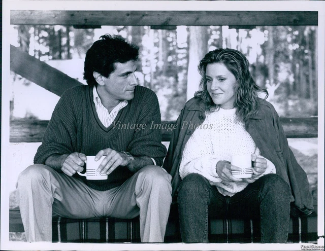 1987 Wendy Phillips Guest Brian Mcgee On A Year In The Life Television Photo 7X9