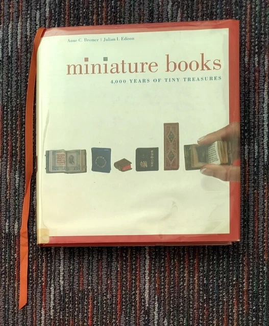 MINIATURE BOOKS: 4, 000 Years of Tiny: 4000 Years of Ti