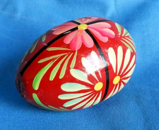 Uovo di legno vintage polacco dipinto a mano - grande - anni '40