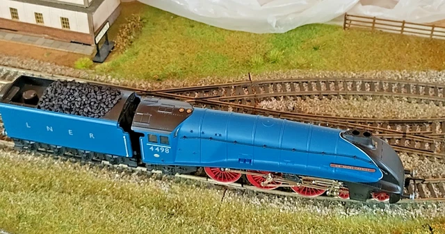 HORNBY OO R528 LNER Sir Class A4498 'Sir Nigel Gresley' Steam Loco ...