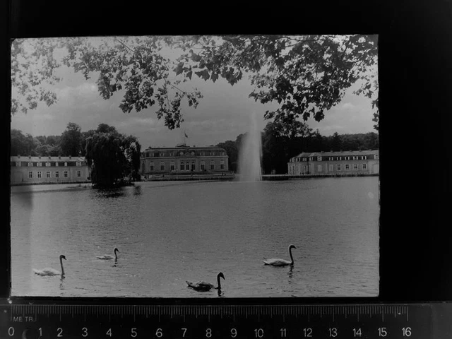30028270 - 4000 Benrath Schloss, Teich Duesseldorf Stadtkreis GLASNEGATIV