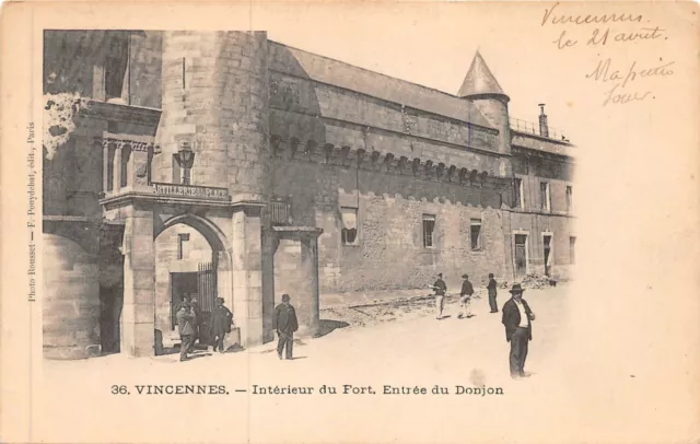 CPA VINCENNES Intérieur du Fort, Entrée du Donjon  (143107)