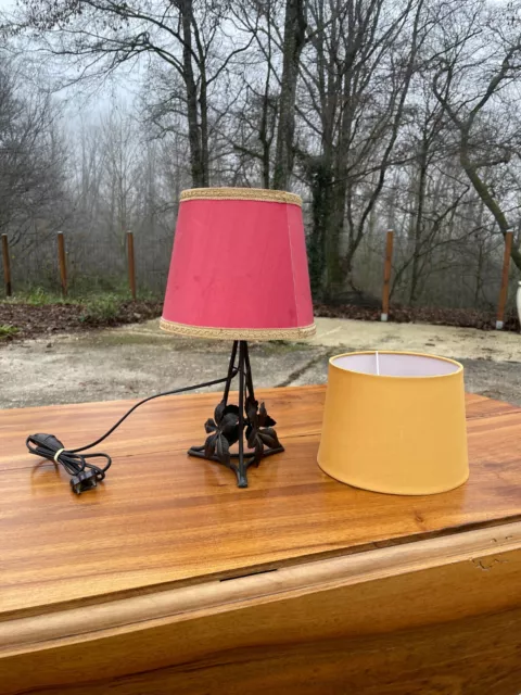 Lampe de chevet ou autre meuble en fer forgé et divers